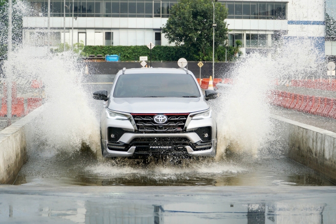 Lengkapi Jajaran Kendaraan IMV di Indonesia, Toyota Hadirkan Dua Produk Legendaris SUV Tangguh New Fortuner dan MPV Keluarga Indonesia New Kijang Innova 