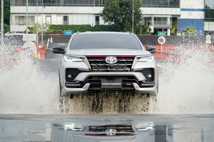 Lengkapi Jajaran Kendaraan IMV di Indonesia, Toyota Hadirkan Dua Produk Legendaris SUV Tangguh New Fortuner dan MPV Keluarga Indonesia New Kijang Innova 