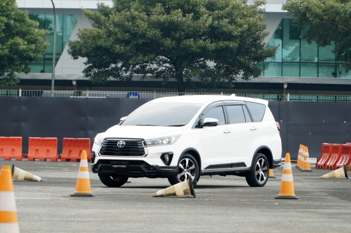 Lengkapi Jajaran Kendaraan IMV di Indonesia, Toyota Hadirkan Dua Produk Legendaris SUV Tangguh New Fortuner dan MPV Keluarga Indonesia New Kijang Innova 