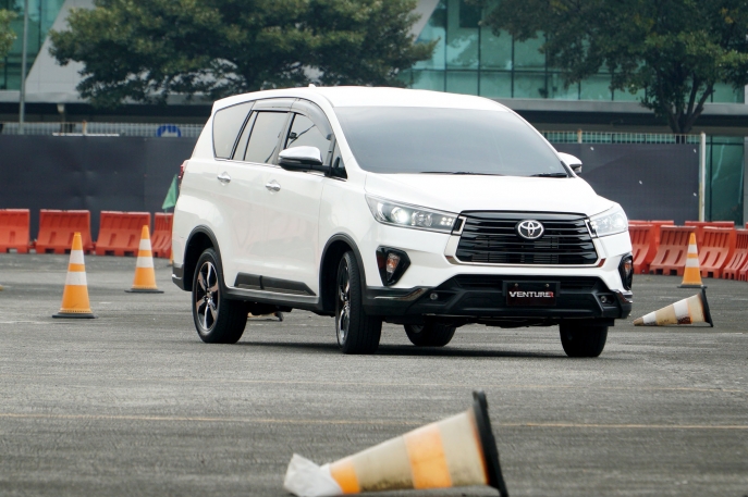 Lengkapi Jajaran Kendaraan IMV di Indonesia, Toyota Hadirkan Dua Produk Legendaris SUV Tangguh New Fortuner dan MPV Keluarga Indonesia New Kijang Innova 