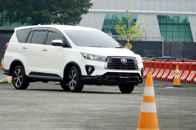 Lengkapi Jajaran Kendaraan IMV di Indonesia, Toyota Hadirkan Dua Produk Legendaris SUV Tangguh New Fortuner dan MPV Keluarga Indonesia New Kijang Innova 