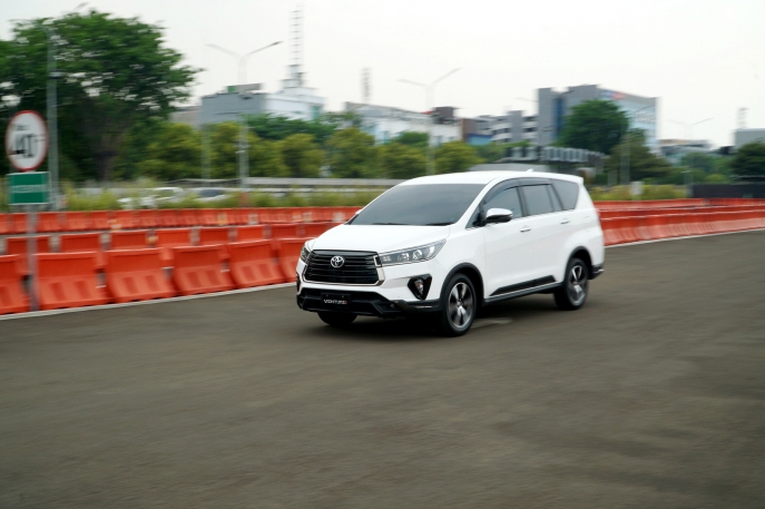 Lengkapi Jajaran Kendaraan IMV di Indonesia, Toyota Hadirkan Dua Produk Legendaris SUV Tangguh New Fortuner dan MPV Keluarga Indonesia New Kijang Innova 