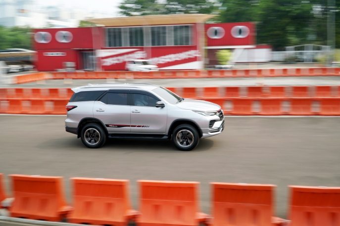 Lengkapi Jajaran Kendaraan IMV di Indonesia, Toyota Hadirkan Dua Produk Legendaris SUV Tangguh New Fortuner dan MPV Keluarga Indonesia New Kijang Innova 