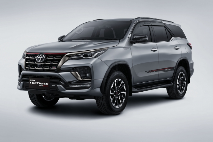 Lengkapi Jajaran Kendaraan IMV di Indonesia, Toyota Hadirkan Dua Produk Legendaris SUV Tangguh New Fortuner dan MPV Keluarga Indonesia New Kijang Innova 