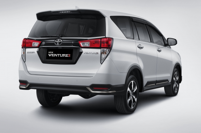 Lengkapi Jajaran Kendaraan IMV di Indonesia, Toyota Hadirkan Dua Produk Legendaris SUV Tangguh New Fortuner dan MPV Keluarga Indonesia New Kijang Innova 