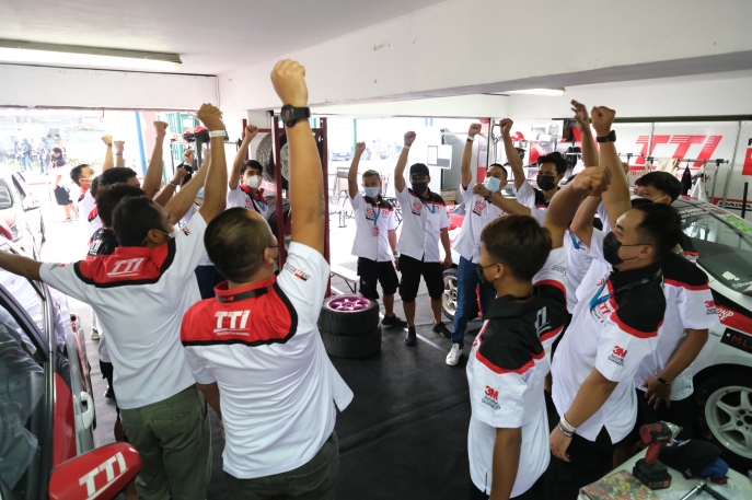 50 Tahun Toyota di Indonesia: Indonesian Sentul Series of Motorsport 2021 - Haridarma Manoppo Bawa Toyota Team Indonesia Naik Podium Di Seri Ke-2 Kejuaraan Nasional Indonesia Touring Car Race Max