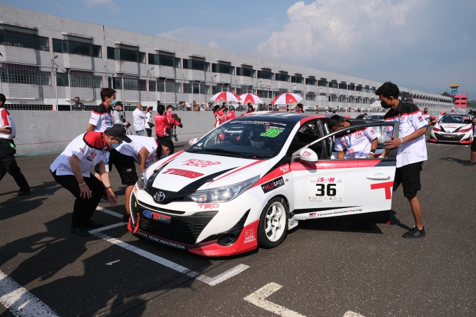 50 Tahun Toyota di Indonesia: Indonesian Sentul Series of Motorsport 2021 - Haridarma Manoppo Bawa Toyota Team Indonesia Naik Podium Di Seri Ke-2 Kejuaraan Nasional Indonesia Touring Car Race Max