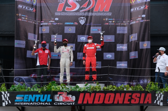 50 Tahun Toyota di Indonesia: Indonesian Sentul Series of Motorsport 2021 - Haridarma Manoppo Bawa Toyota Team Indonesia Naik Podium Di Seri Ke-2 Kejuaraan Nasional Indonesia Touring Car Race Max