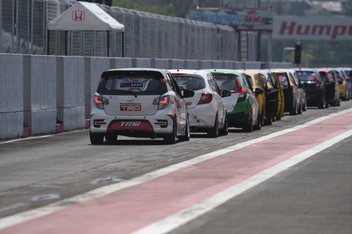 50 Tahun Toyota di Indonesia: Indonesian Sentul Series of Motorsport 2021 - Haridarma Manoppo Bawa Toyota Team Indonesia Naik Podium Di Seri Ke-2 Kejuaraan Nasional Indonesia Touring Car Race Max