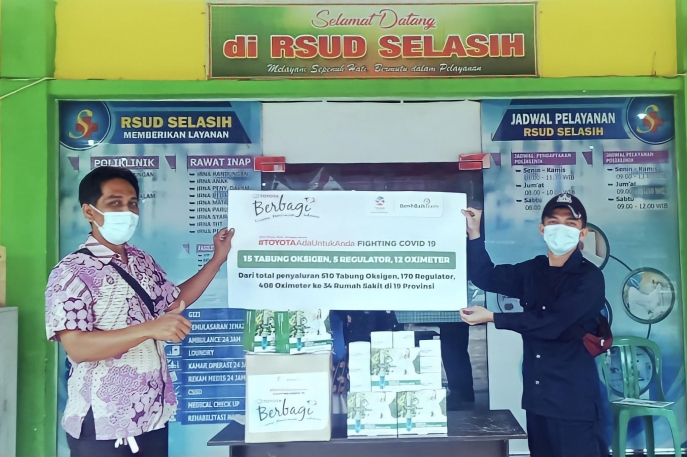 “TOYOTA ADA UNTUK ANDA” SEBAGAI KOMITMEN TOYOTA INDONESIA UNTUK TURUT SERTA DALAM MEMBANTU PENANGGULANGAN PANDEMI COVID-19  Toyota Perluas Jangkauan Pemberian Bantuan Alat Medis:  810 Tabung Oksigen Beserta Isinya Telah Didistribusikan ke 40 Rumah Sakit y