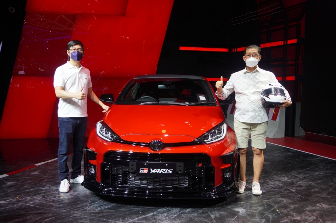 50 Tahun Toyota di Indonesia: Toyota Mulai Serah Terima GR Yaris Kepada Pelanggan di Booth Toyota Saat Pameran GIIAS 2021 Berlangsung