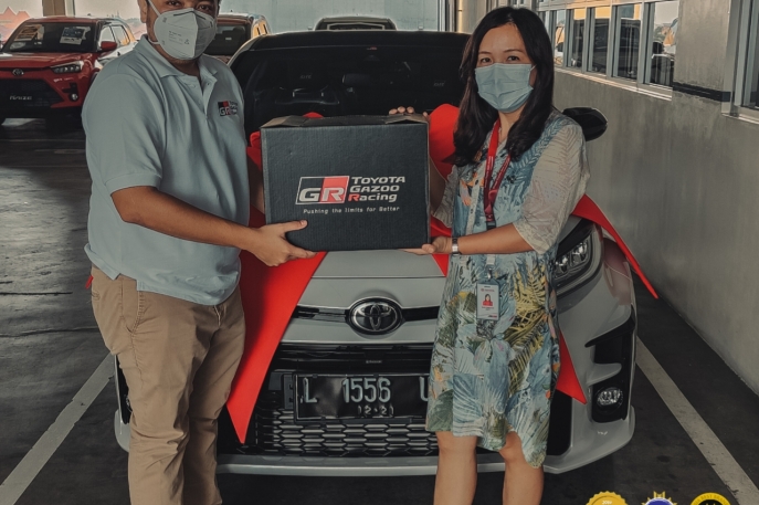 50 Tahun Toyota di Indonesia: Toyota Mulai Serah Terima GR Yaris Kepada Pelanggan di Booth Toyota Saat Pameran GIIAS 2021 Berlangsung