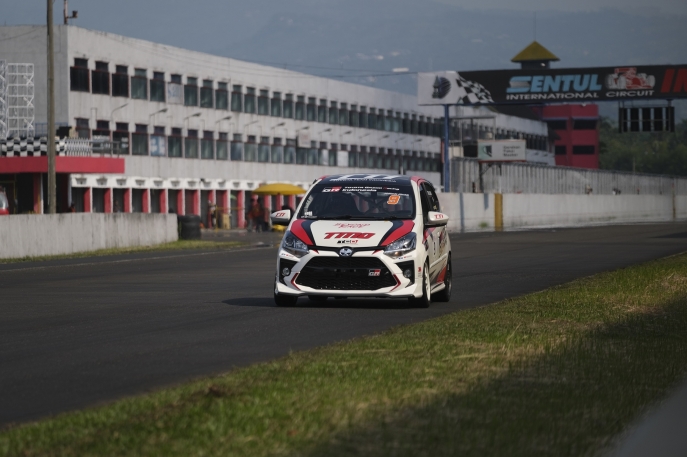 50 Tahun Toyota di Indonesia: Pakai Livery Baru TOYOTA GAZOO Racing, Toyota Yaris dan Toyota Agya Bawa Pembalap TTI Puncaki Podium di Dua Kejuaraan Nasional Sekaligus Pada Gelaran Indonesian Sentul Series of Motorsport 2021 Seri Ke-3