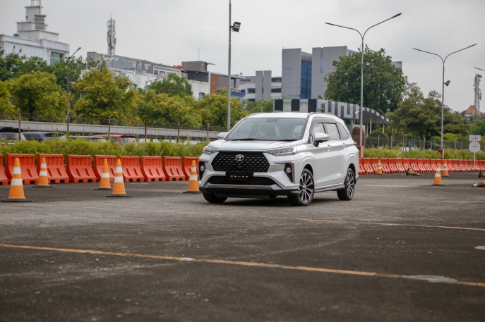 50 Tahun Toyota di Indonesia: World Premiere of All New Veloz  Toyota All New Veloz  MPV Premium Kompak Baru Penuh Fitur Canggih Untuk Perjalanan Keluarga yang Stylish