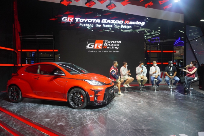 50 Tahun Toyota di Indonesia: Toyota Mulai Serah Terima GR Yaris Kepada Pelanggan di Booth Toyota Saat Pameran GIIAS 2021 Berlangsung