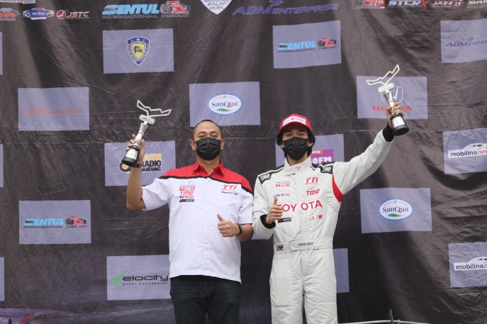 50 Tahun Toyota di Indonesia: Pakai Livery Baru TOYOTA GAZOO Racing, Toyota Yaris dan Toyota Agya Bawa Pembalap TTI Puncaki Podium di Dua Kejuaraan Nasional Sekaligus Pada Gelaran Indonesian Sentul Series of Motorsport 2021 Seri Ke-3