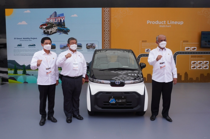 50 Tahun Toyota di Indonesia: TOYOTA HADIR DI INDONESIA ELECTRIC MOTOR SHOW (IEMS) 2021  SEBAGAI KOMITMEN DALAM MENDUKUNG PENGEMBANGAN TEKNOLOGI  KENDARAAN ELEKTRIFIKASI DAN MENGURANGI EMISI CO2