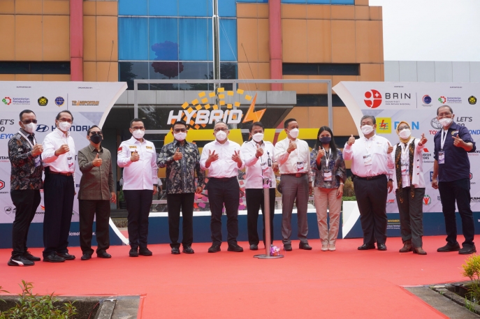 50 Tahun Toyota di Indonesia: TOYOTA HADIR DI INDONESIA ELECTRIC MOTOR SHOW (IEMS) 2021  SEBAGAI KOMITMEN DALAM MENDUKUNG PENGEMBANGAN TEKNOLOGI  KENDARAAN ELEKTRIFIKASI DAN MENGURANGI EMISI CO2