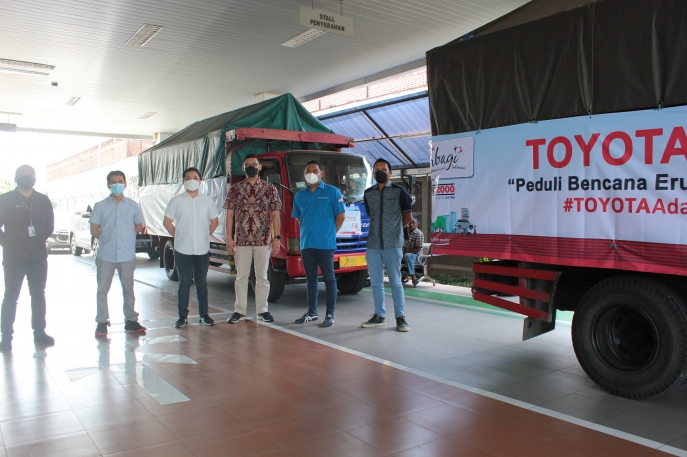 50 TAHUN TOYOTA DI INDONESIA TOYOTA INDONESIA SALURKAN BANTUAN CEPAT TANGGAP UNTUK 1.500 KELUARGA TERDAMPAK ERUPSI GUNUNG API SEMERU 