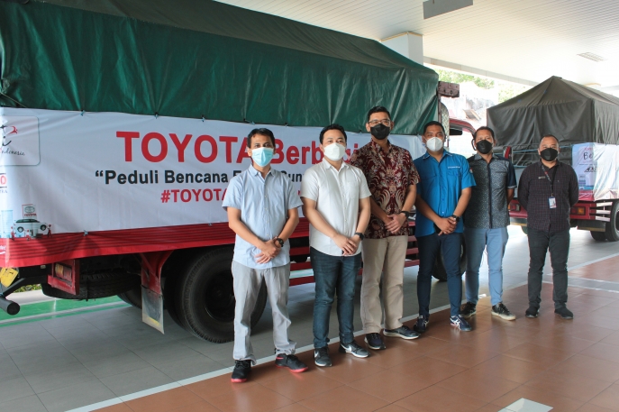 50 TAHUN TOYOTA DI INDONESIA TOYOTA INDONESIA SALURKAN BANTUAN CEPAT TANGGAP UNTUK 1.500 KELUARGA TERDAMPAK ERUPSI GUNUNG API SEMERU 