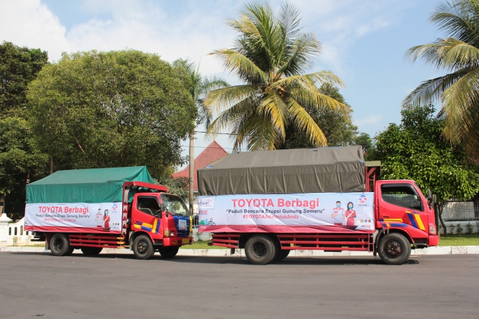 50 TAHUN TOYOTA DI INDONESIA TOYOTA INDONESIA SALURKAN BANTUAN CEPAT TANGGAP UNTUK 1.500 KELUARGA TERDAMPAK ERUPSI GUNUNG API SEMERU 