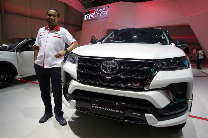 Bukti Komitmen Toyota dalam Menghadirkan Mobility for All, Menutup Tahun 2023 Lewat Raihan All-New Kijang Innova Zenix sebagai Car of The Year GridOto Award 2023