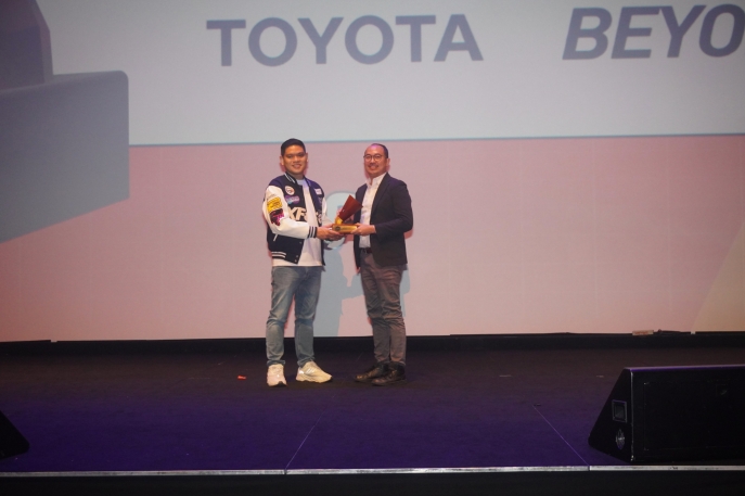 PT Toyota-Astra Motor Raih Penghargaan Gold Champion Kategori Car Brand dan Bronze Champion Kategori Electric Car dari Survey WOW Brand 2024