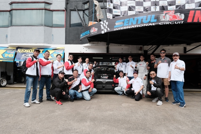 All New Agya GR Sport Langsung Gas Pol, TOYOTA GAZOO Racing Indonesia Raih Podium Juara 1 di Seri Pembuka Kejurnas ITCR 1.200 ISSOM 2024