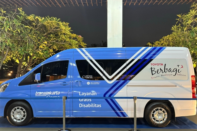 Sediakan Solusi Mobilitas yang Inklusif bagi Semua Orang, Toyota Memberikan Satu Unit Toyota HiAce Premio kepada Transjakarta Untuk Mendukung Mobilitas Penyandang Disabilitas