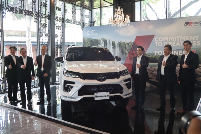 New Fortuner 2.8 GR Sport 4x4 with TSS Hadir Sebagai Flagship Model, Toyota Berikan Refreshment pada Eksterior dan Interior New Fortuner, Produk Toyota Pertama di Indonesia yang Memiliki In-Car Wifi Hotspot via Fitur T Intouch