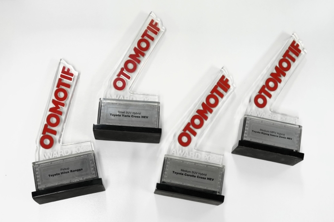 Otomotif Award 2025:  Tiga Hybrid EV Toyota Raih Penghargaan Terbaik dan Debut Hilux Rangga Langsung Mendapatkan Sambutan Hangat 