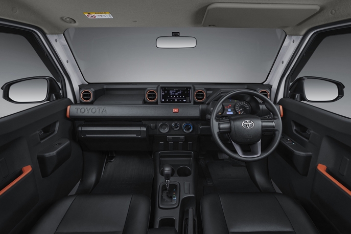 Tips Mengemudi Toyota Hilux Rangga Matik, Dukung Produktivitas Usaha dengan Cara yang Lebih Nyaman dan Aman, Tetap Sanggup Bawa Banyak Barang