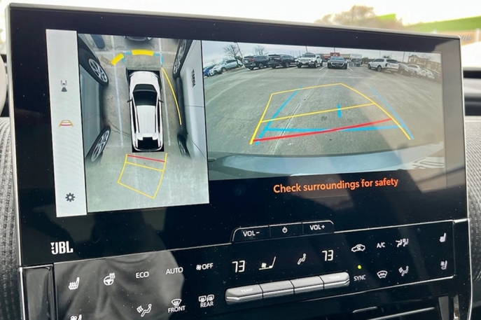 Tips Mengemudi Aman di Gedung Parkir Bertingkat, Kendaraan Elektrifikasi Toyota Mendapatkan Kemudahan di Beberapa Mal Bergengsi
