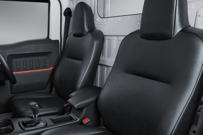 Keuntungan Kabin Toyota Hilux Rangga: Jaga Keamanan dan Kenyamanan Pengemudi Sebagai Tulang Punggung Mobilitas Usaha