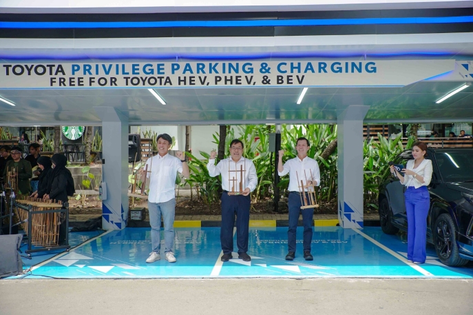 Fasilitas Toyota Privilege Parking  & Charging  Hadir di Kawasan Hypersquare Paskal, Bandung, Jawa Barat, Komitmen Toyota Memperluas Dukungan kepada Mobilitas Kendaraan Elektrifikasi 