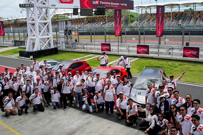 Toyota Eco Journey & GR Trackday:  Ragam Aktivitas yang Dilakukan Jurnalis di Sirkuit Mandalika, Memacu Semua GR Pure dan Merasakan Sensasi Balap Touring Agya GR Sport