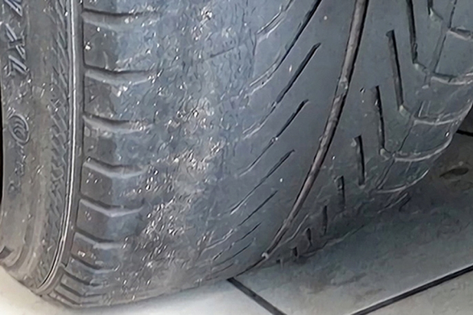 Alasan Ban Depan Mobil Lebih Cepat Aus Daripada Ban Belakang, Bisa Memicu Kecelakaan Kalau Diabaikan