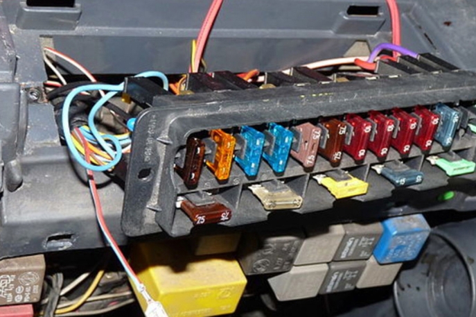 Cegah Mobil Terbakar Sendiri, Pahami Pemicu dan Langkah Antisipasi Supaya Tidak Terjadi