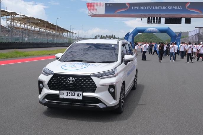 Hitung Biaya Pembelian Secara Kredit Mobil Hybrid Toyota, Harga New Veloz Hybrid EV Sangat Terjangkau