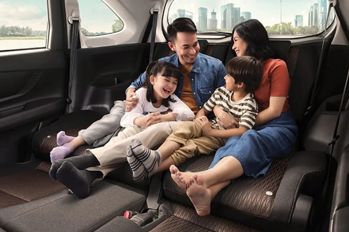 Manfaatkan Fitur Long Sofa Mode New Veloz Hybrid EV Saat Istirahat di Rest Area, Mudah Diatur Sesuai Kebutuhan