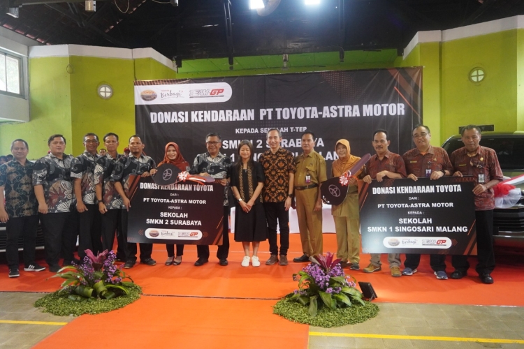 Toyota Donasikan Kendaraan Untuk Menunjang Proses Belajar di SMK Binaan T-TEP, Siap Hadirkan Calon Teknisi Lulusan SMK yang Berkualitas dan Andal