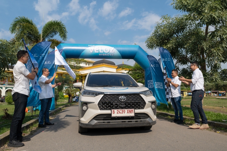 New Veloz Hybrid EV Tuntaskan Ekspedisi Lintas Nusa di Medan, Sumatra Utara Setelah Sukses Menempuh Jarak Lebih Dari 7.000 Kilometer