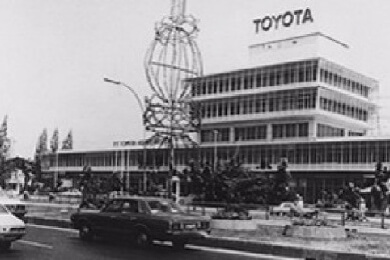 Pendirian PT Toyota-Astra Motor (TMC 49% & AI 51%)