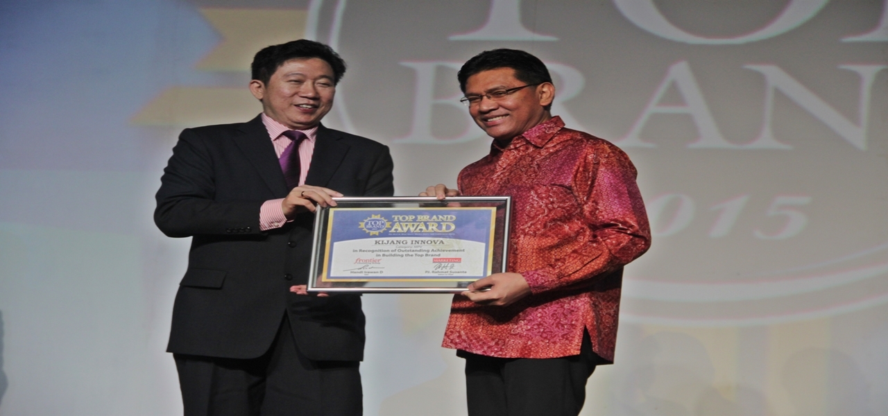 Apresiasi Atas Upaya Toyota Dalam Memelihara Kepercayaan Pelanggan Tiga Produk Toyota Kembali Raih Gelar Top Brand Award 2015