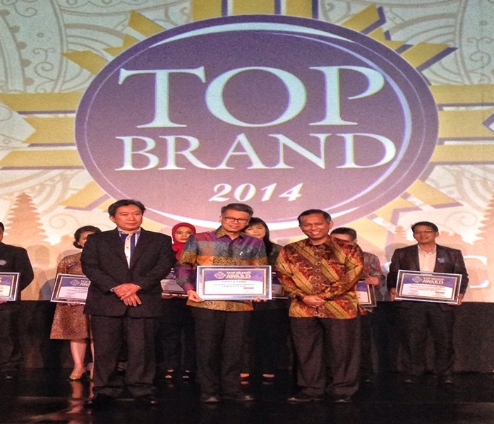 Apresiasi Atas Upaya Toyota Memelihara Kepercayaan Pelanggan. 3 Produk Toyota Kembali Raih Gelar Top Brand Award 2014