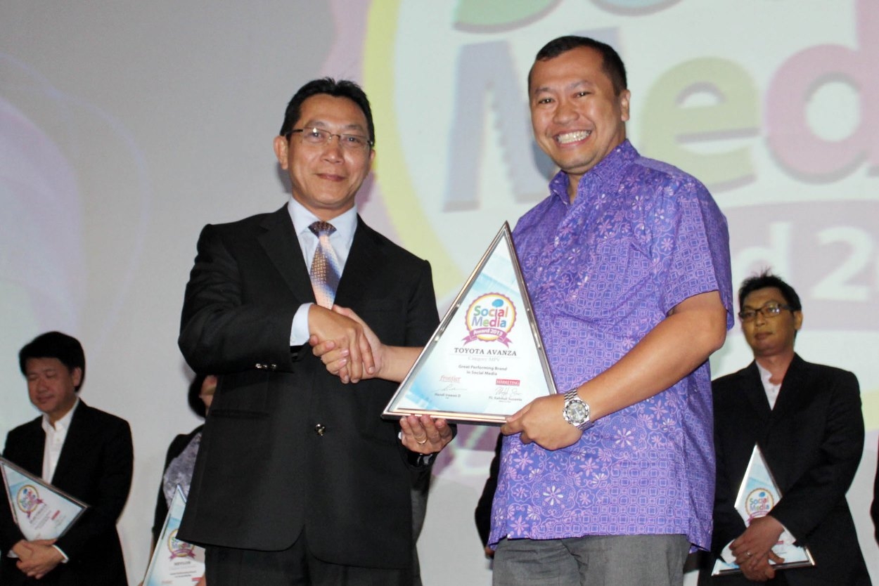 Avanza Dan Kijang Innova Mendapat Penghargaan Predikat Terbaik Dari Social Media Award 2013