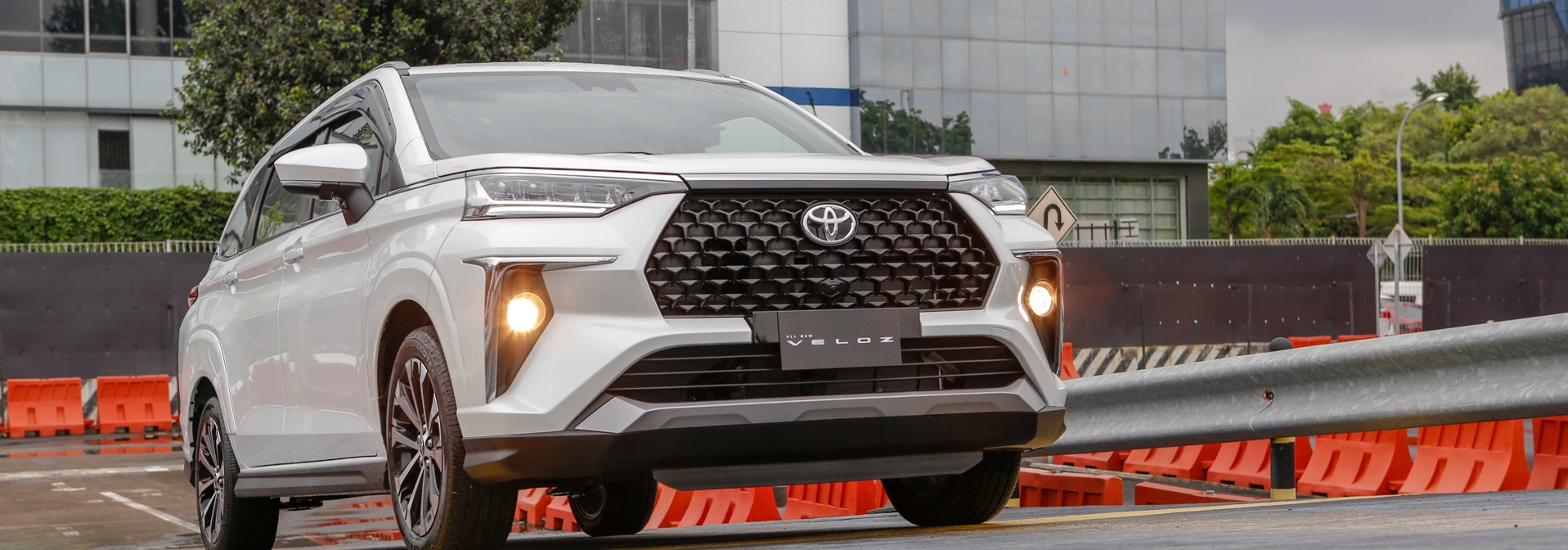 50 Tahun Toyota di Indonesia: World Premiere of All New Veloz  Toyota All New Veloz  MPV Premium Kompak Baru Penuh Fitur Canggih Untuk Perjalanan Keluarga yang Stylish
