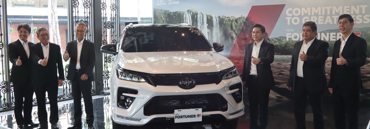 New Fortuner 2.8 GR Sport 4x4 with TSS Hadir Sebagai Flagship Model, Toyota Berikan Refreshment pada Eksterior dan Interior New Fortuner, Produk Toyota Pertama di Indonesia yang Memiliki In-Car Wifi Hotspot via Fitur T Intouch