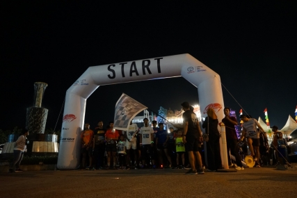 Festival Avanza-Veloz Sebangsa Ajak 500 Pelari Arungi Night Run Sambil Menikmati Kota Makassar