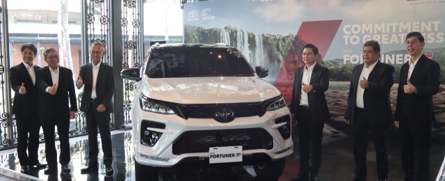 New Fortuner 2.8 GR Sport 4x4 with TSS Hadir Sebagai Flagship Model, Toyota Berikan Refreshment pada Eksterior dan Interior New Fortuner, Produk Toyota Pertama di Indonesia yang Memiliki In-Car Wifi Hotspot via Fitur T Intouch